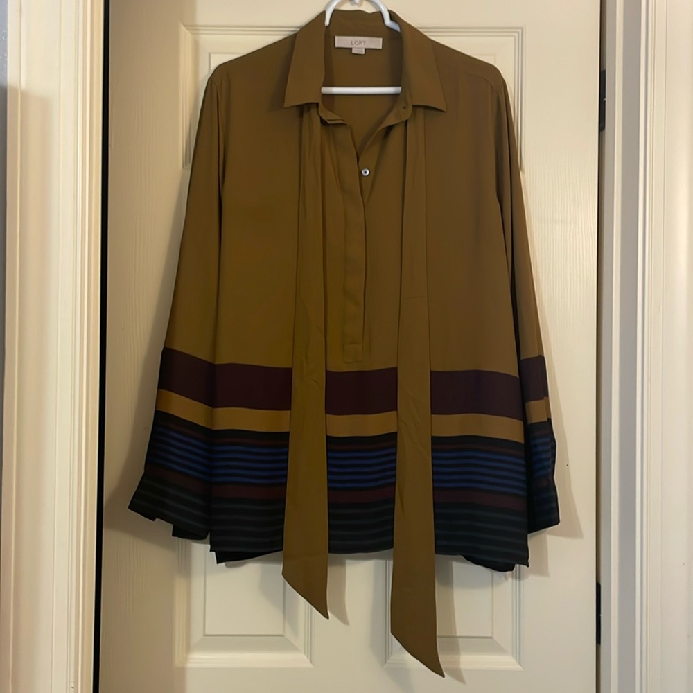 Ann Taylor LOFT tie-neck button down blouse in mustard/olive, size Large